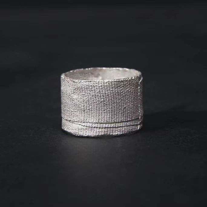 Khóa bạc handmade phong cách tiên phong, dễ dàng sử dụng cho cả nam và nữ
