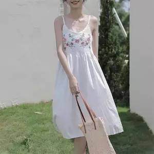 Đầm dài thêu phong cách Bohemian Váy treo cổ chữ V rỗng siêu đẹp