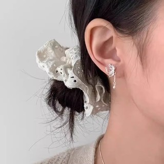 Hoa Nguyên Bản Lụa Bướm Tua Rua - Bông tai thiết kế mới, sang trọng và nhẹ nhàng, phù hợp với trang sức thời trang