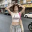 Áo thun ngắn tay màu trắng cao tay ngắn hở rốn lộ ra