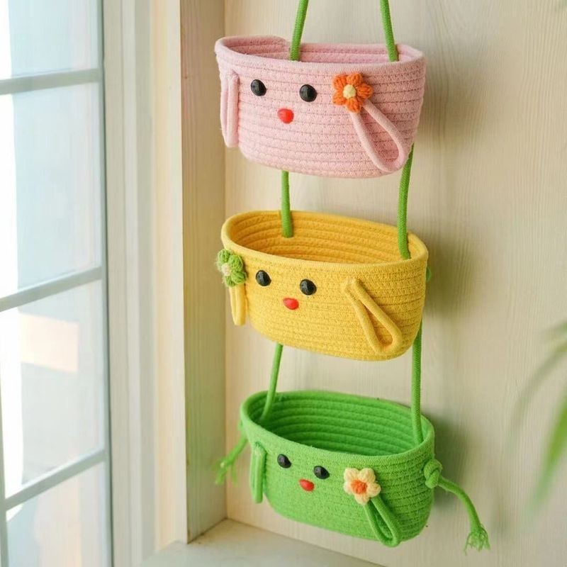 Giỏ đựng đồ treo tường dệt trong phòng