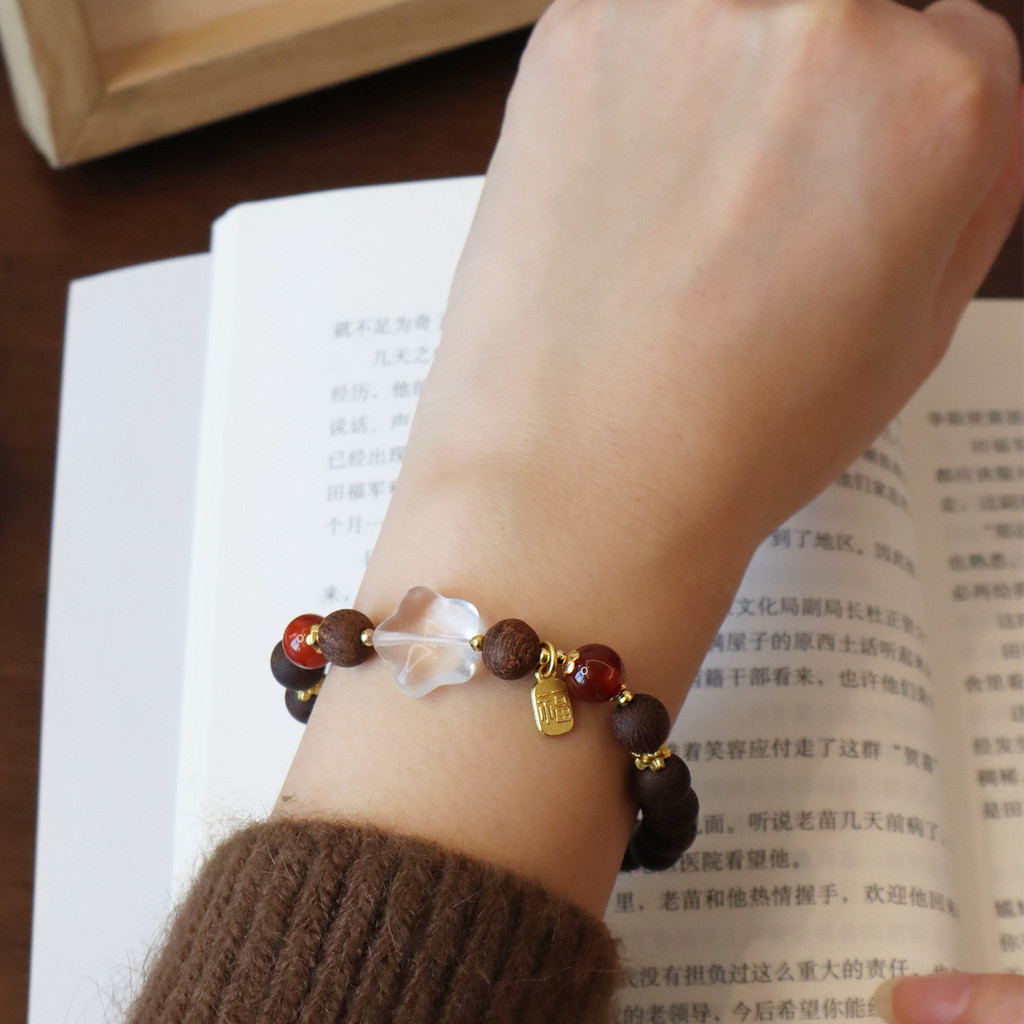 Vòng tay nữ chalcedony và gỗ trầm hương tự nhiên