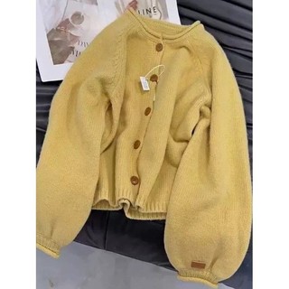 Cardigan len mềm mại màu vàng, phù hợp thời trang xuân thu