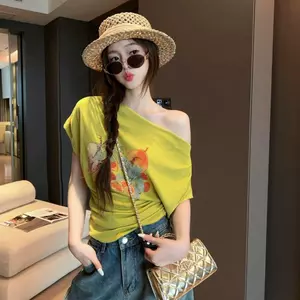 Áo thun in hình phong cách mới mùa hè Thiết kế Sense Niche Tops All-Match Slimer Look Thời trang Nữ phong cách Hồng Kông Dop