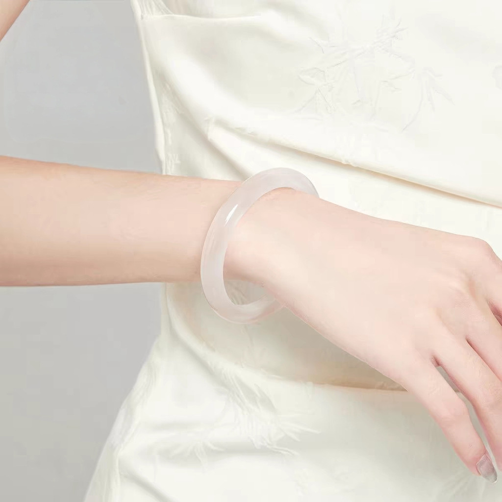 Vòng tay đá mắt mèo băng ánh trăng màu trắng tươi