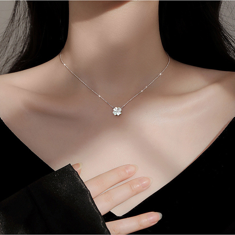 Vòng cổ bạc mặt dây chuyền cỏ bốn lá tinh tế và thời trang