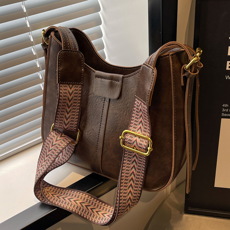 New Women's Bag Trendy High-End Fashion Crossbody Bag Retro This Year's Popular Wide Strap Shoulder Bucket Bag
