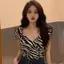 Áo thun ngắn tay họa tiết ngựa vằn cổ điển dành cho nữ Mùa hè Phong cách mới Gợi cảm cổ chữ v cổ Slim-Fit sang trọng nhỏ