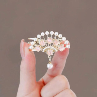 Kẹp tóc ngọc trai cao cấp với thiết kế sang trọng, thanh lịch, nhỏ gọn