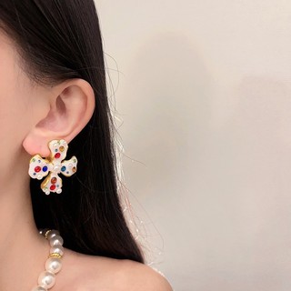Vòng cổ ngọc trai Pháp sang trọng, phù hợp cho xương đòn