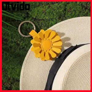 Kẹp mũ từ tính OLVIDO, Kẹp mũ chống nắng có khóa nam châm hoa màu vàng, Phụ kiện đa năng bằng da PU hợp thời trang Mặt dây chuyền túi du lịch cho hành trình