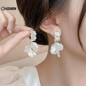 KUZHEN Mới Cổ Điển Thời Trang Bóng Bông Tai Nữ Hàn Quốc Vỏ Trắng Hoa Tòn Ten Bông Tai Tính Khí Ánh Sáng Sang Trọng Món Quà Trang Sức HOT