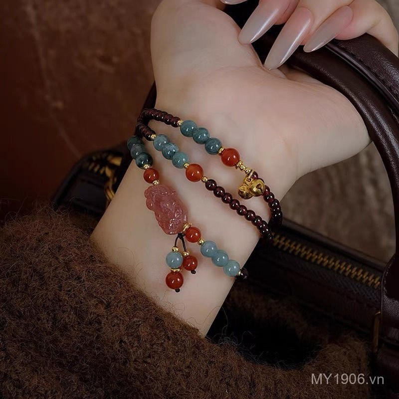 Phong cách Trung Quốc mới [Lucky Pixiu] Pha lê dâu tây ~ ~ Vòng tay Garnet đính cườm ba vòng tròn, Thích hợp cho phụ nữ, Đó là lựa chọn lý tưởng để làm quà tặng.