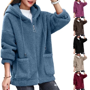 Áo khoác lông cừu nữ có mũ trùm đầu, dài tay, nỉ mềm mại, ấm áp nhẹ.