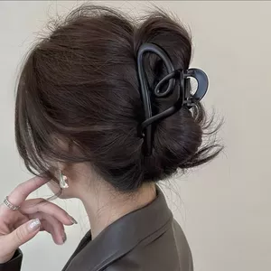 Phong Cách Hàn Quốc Cao Cấp Tính Khí Rỗng Không Đều Màu Thạch Tình Yêu Cá Mập Kẹp Retro Niche Kẹp Tóc Tinh Tế