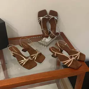 TT Dây Đeo Bằng Giày Sandal Mũi Mở Nữ 2026 Phong Cách Mới Mũi Vuông Dày Tính Khí Dép Dép Dép Tính Khí Da Thật Có Trượt Tuyết