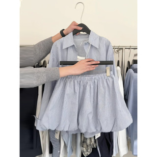 [Áo Sơ Mi Kẻ Sọc Phong Cách Hàn Quốc + Culottes Ngắn Một Bộ] Bộ Đồ Size Lớn Nữ Béo mm Áo Sơ Mi Kích Thước Cực Lớn 150kg Áo Sơ Mi Dài Tay Mùa Hè Nữ Thắt Lưng Co Giãn Hoa Bud Váy Ngắn Thời Trang Quần Áo Nữ Hai Mảnh