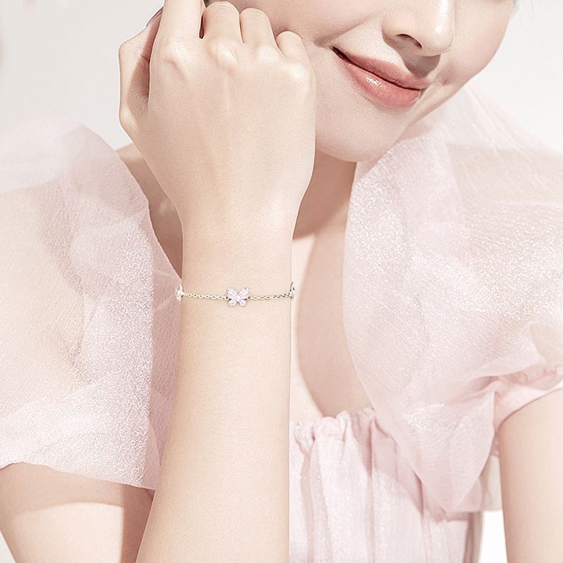 Vòng tay mơ bướm hồng sang trọng và tinh tế
