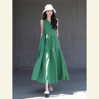 Mẫu đầm thời thượng nhất năm nay: một chiếc đầm xuân không tay màu xanh lá cây Dopamine tuyệt đẹp
