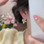Men tráng men cao cấp dát hoa kim cương, thiết kế thích hợp, bông tai thời trang và đa năng, nhẹ nhàng khí chất