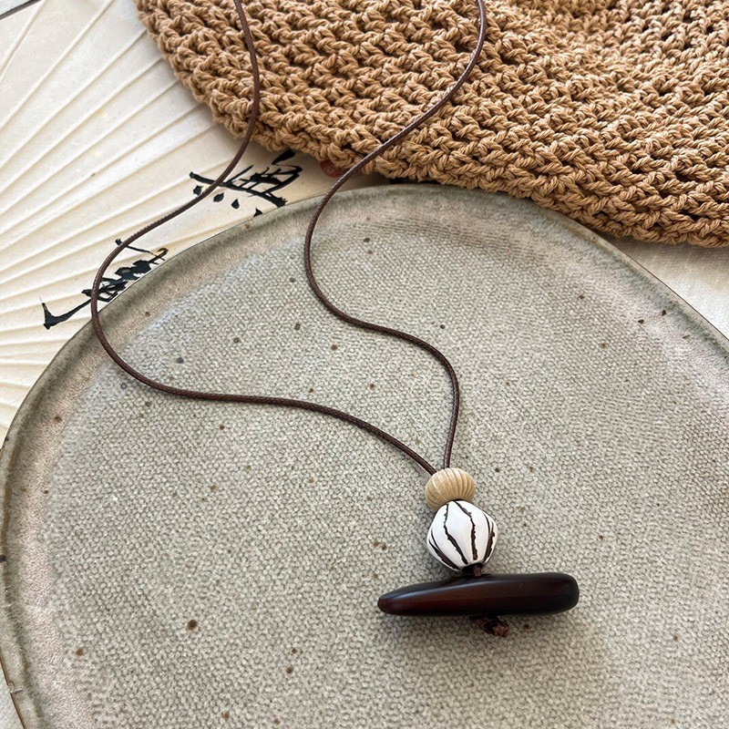 2026 Phong Cách Mới Phù Hợp Với Xương Đòn Vòng Cổ Retro Nâu Dài Mặt Dây Chuyền Vòng Cổ Nữ