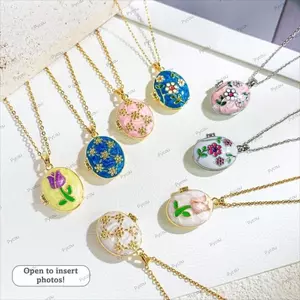 Vòng cổ mặt dây chuyền PYCOU, Vòng cổ mặt dây chuyền Zircon không phai màu Trang trí hình ảnh có thể mở được, Khung mở sang trọng bằng thép titan Vòng cổ tráng men cổ điển dành cho nữ