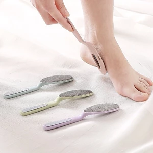 Dụng Cụ Chà Gót Chân Bằng Thép Không Gỉ Với Tay Cầm Nhựa