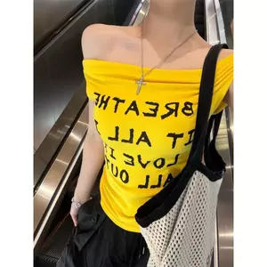 Milyfashion Slanted Vai Chữ In Áo Thun Thắt Lưng Mùa Hè Miếng Lót Ngực Off-the-Shoulder Tay Ngắn Tương Phản Màu Sắc Dopamine Mặc Áo Phông Cho Bé Y2