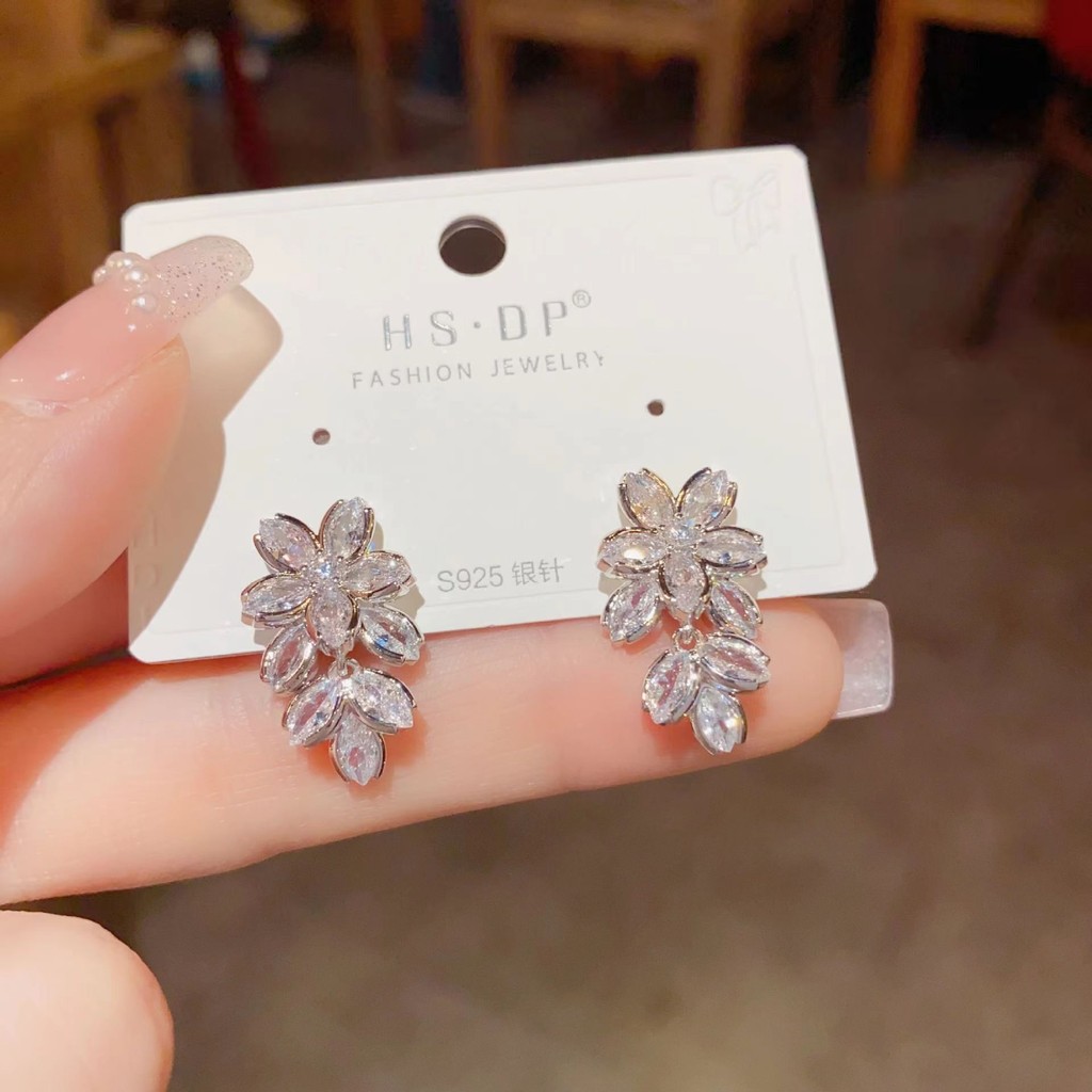 Bông tai hoa zircon s925 tinh tế, ánh sáng sang trọng phù hợp mọi dịp