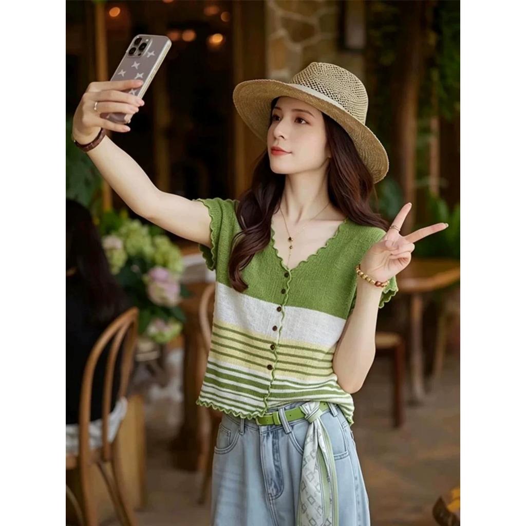 [Hàng mới về] Áo sơ mi dệt kim ngắn tay sọc màu tương phản phong cách Hàn Quốc mùa hè Phong cách mới Fungus Edge Color-Blocking Top