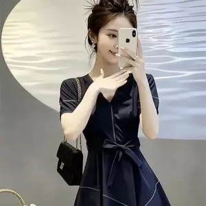 Váy ren cổ chữ V mùa hè 2026 dành cho nữ Thiết kế giảm tuổi chữ A Váy dài vừa phải dáng rộng hẹp
