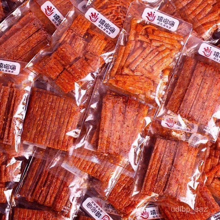 Que cay, đồ ăn vặt cay, que cay, đồ ăn vặt giải tỏa cơn thèm, đồ ăn vặt gợi nhớ tuổi thơ.