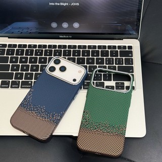 Thích hợp cho họa tiết sợi Carbon iPhone17Promax Vỏ điện thoại từ tính 16Pro Vỏ bảo vệ kẻ sọc màu Hàng hóa giao ngay