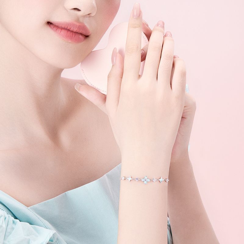 Vòng tay cỏ bốn lá phát sáng thời trang sang trọng nhẹ nhàng
