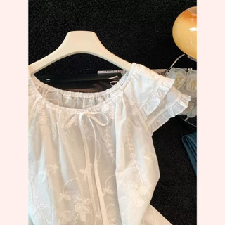 Áo Kiểu Hàn Quốc Cổ Tròn Viền Bèo Nhún Tay Cánh Tiên Form Rộng Cotton Mềm Thêu Hoa Phối Ren Dịu Dàng
