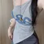 Áo Vest đeo chéo in chữ Hot Girl của Mỹ dành cho nữ có miếng đệm ngực Mặt sau đẹp xếp ly eo hẹp không đều Áo quây