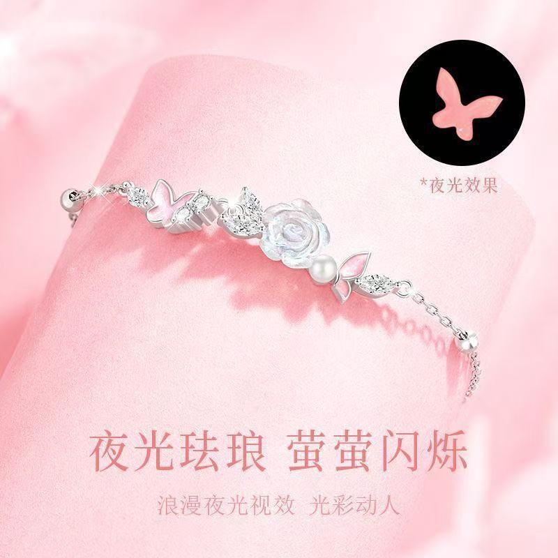 Vòng tay nữ hình bướm dạ quang Camellia tinh tế