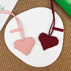Mặt dây chuyền túi trái tim màu đỏ dệt tay Phụ kiện trái tim đào thời trang