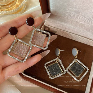 2026 Phong Cách Mới Cao Cấp Niche Thời Trang Bông Tai Retro Kim Cương Zircon Bông Tai Nữ