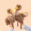 Búp bê nhồi bông QEARY Ostrich, Thiết kế sáng tạo Đồ chơi nhồi bông đà điểu mềm mại, Đồ chơi trang trí bàn làm việc 25cm ngộ nghĩnh Phong cách mô phỏng Ba lô búp bê động vật hoang dã treo