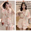 Bộ đồ ngủ rộng VN có miếng đệm ngực, Phong cách thời trang dễ thương, Chất liệu thoải mái, Thích hợp cho gia đình và đi chơi, Phong cách bán chạy nhất, Khuyến mãi 2026.