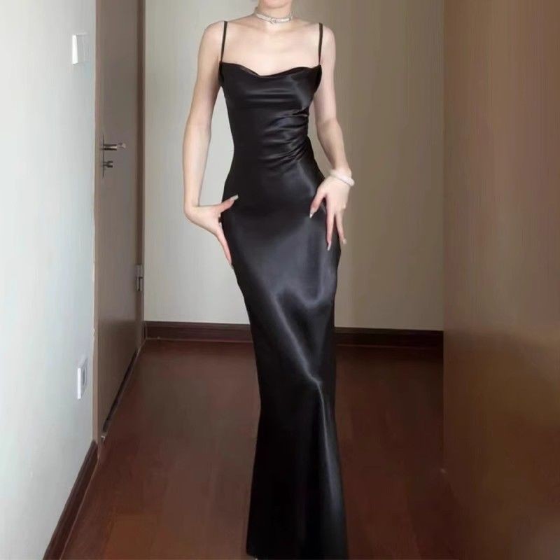 Váy satin sling phong cách hot girl năm 2024, dáng ôm body