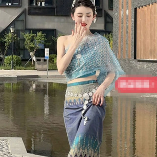 Khăn choàng nữ sang trọng với kim sa lấp lánh và đính hạt, phù hợp cho lễ hội và thời trang đường phố