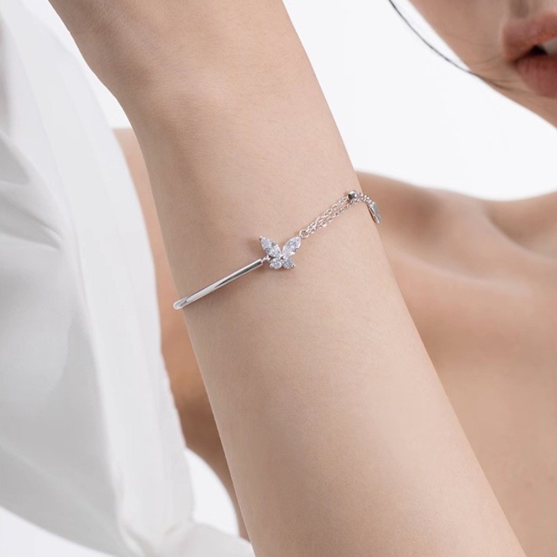 Vòng tay nữ mạ bạc hình bướm tinh tế sang trọng nhẹ nhàng