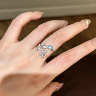 Nhẫn nữ giọt nước xanh topaz với thiết kế cánh bướm, phong cách thoáng mát