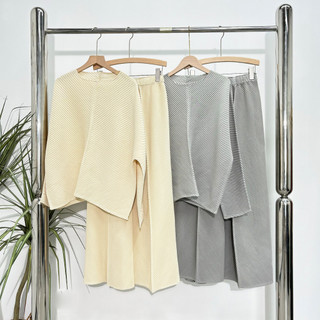 Bộ hai mảnh Miyake cao cấp cho đầu thu, thiết kế top và quần dài ống rộng màu trơn