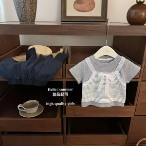 Áo thun sọc hai mảnh giả ngọt ngào + Bộ đồ quần rèm mông thời trang thời trang