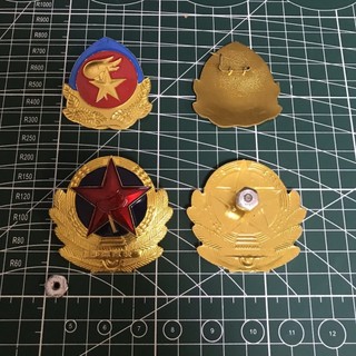 Trâm cài Young Pioneer Member Badge A Fire Pin Badge Red Gold Star 25.9.3