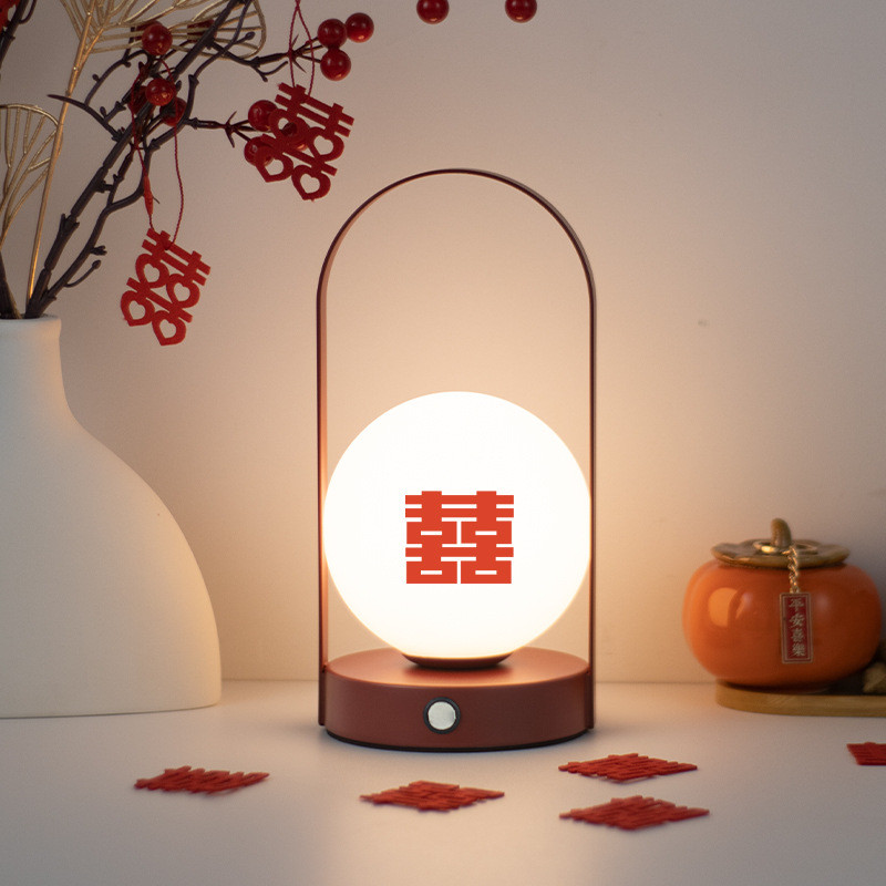 Đèn bàn ngoài trời LED Đèn bàn chống nước có thể sạc lại không dây Đèn bàn cảm ứng có thể điều chỉnh độ sáng Đèn ngủ Led Đèn lồng di động