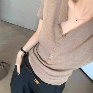 Cao áo sơ mi tay ngắn nữ, chất liệu kaki slim-fit, cổ chữ V, phù hợp mùa hè